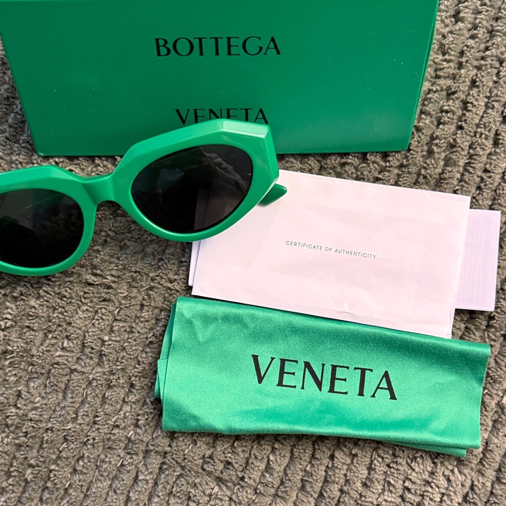 Bottega Veneta Vibrant Green Sunglasses